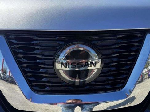 Used 2018 Nissan Rogue SV FWD image 12