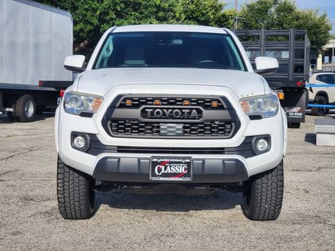 Used 2020 Toyota Tacoma SR5 w/ SR5 Appearance Package (SM) RWD image 2