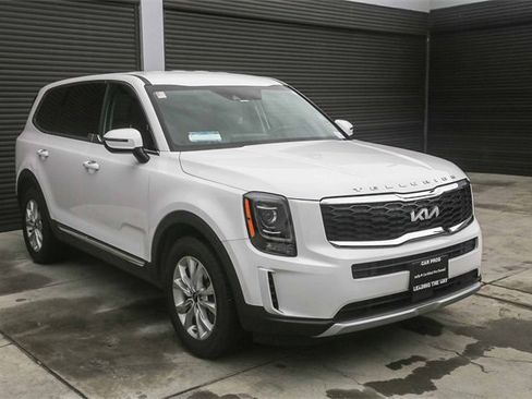 Certified 2022 Kia Telluride LX image 2