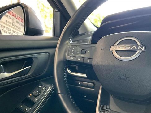 Used 2025 Nissan Rogue SV FWD image 8
