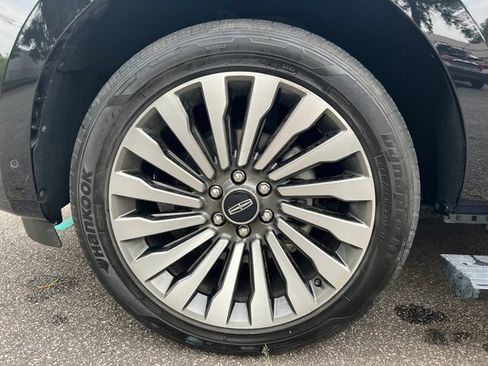 Used 2021 Lincoln Navigator Reserve AWD/4WD image 14