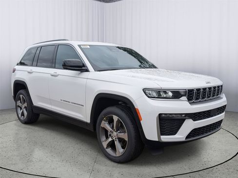 New 2026 Jeep Grand Cherokee Limited RWD image 4