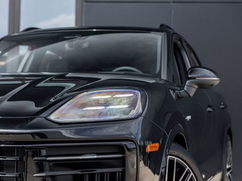 New 2026 Porsche Cayenne S image 16