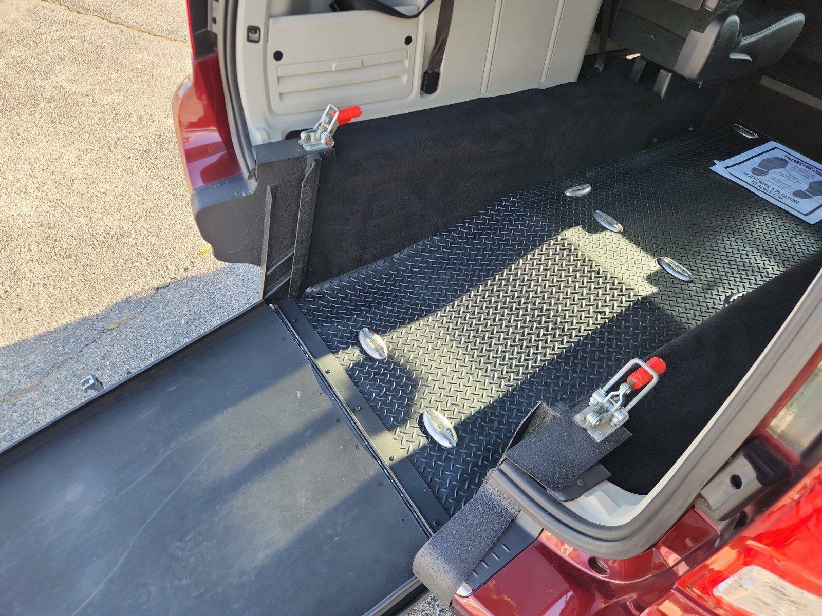 Used 2019 Dodge Grand Caravan SXT FWD image 13