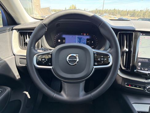 Used 2025 Volvo XC60 B5 Plus AWD/4WD image 11