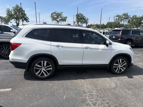 Used 2017 Honda Pilot Touring image 11