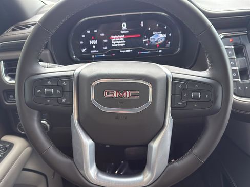 Used 2024 GMC Yukon SLT w/ SLT Luxury Package AWD/4WD image 28