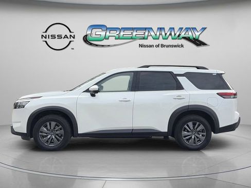 Used 2024 Nissan Pathfinder SV image 4