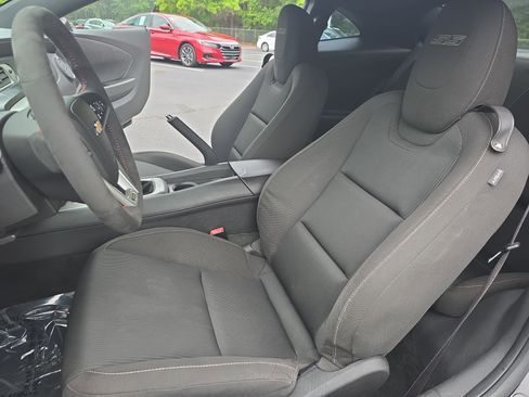 Used 2015 Chevrolet Camaro SS w/ SS Performance Package RWD image 14