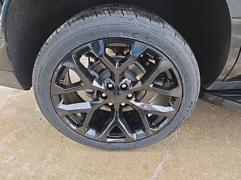 Used 2025 GMC Yukon Denali image 25