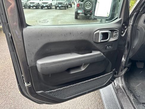 Used 2023 Jeep Wrangler Unlimited Sahara w/ Cold Weather Group AWD/4WD image 4