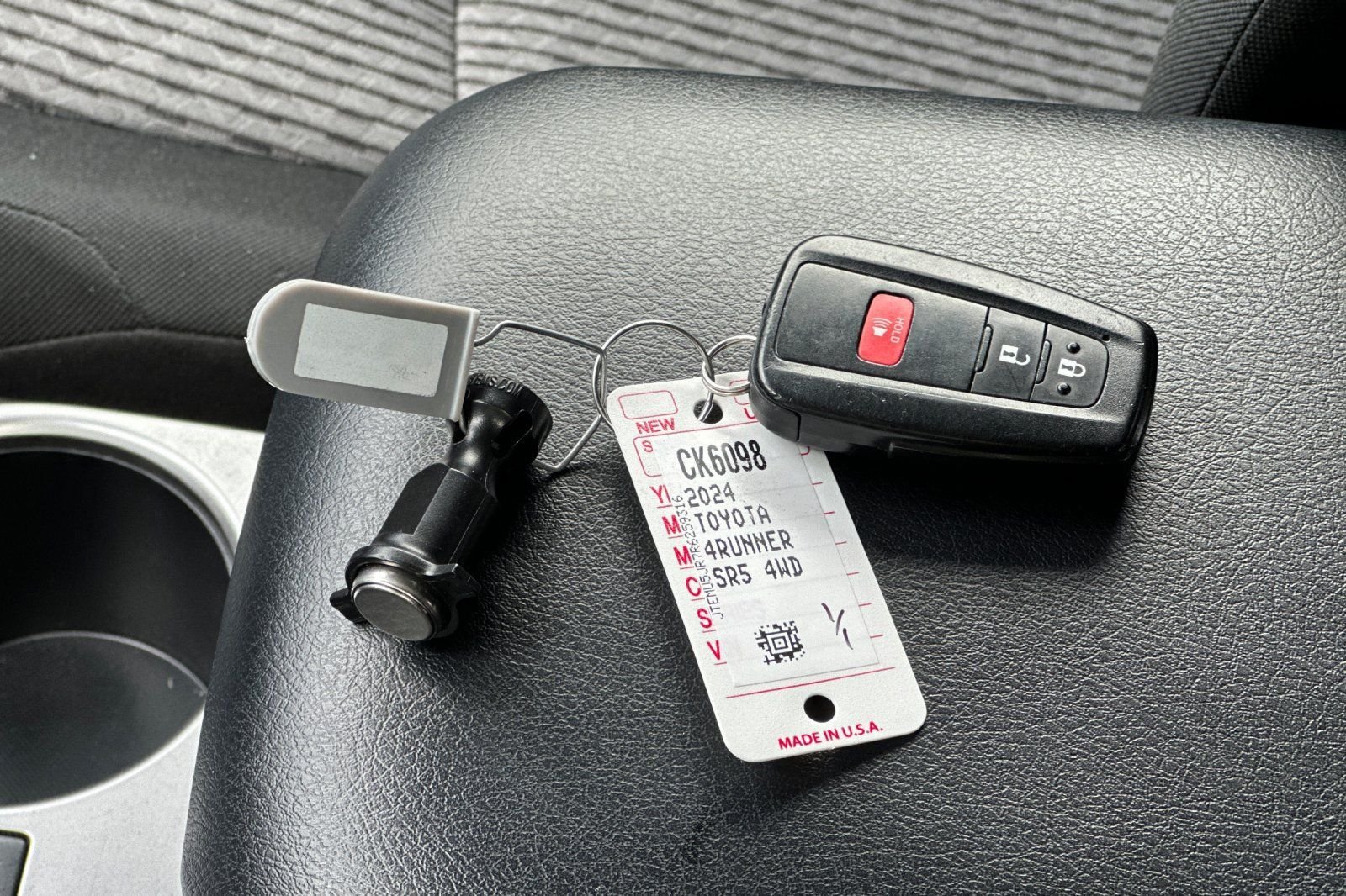 Used 2024 Toyota 4Runner SR5 AWD/4WD image 32