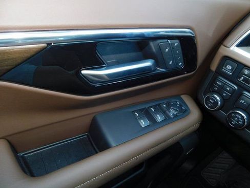 New 2025 Chevrolet Suburban High Country image 39