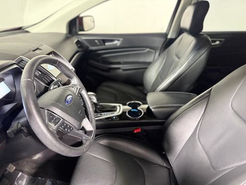 Used 2018 Ford Edge Titanium w/ Cold Weather Package AWD/4WD image 20