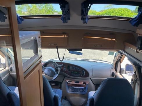 Used 2003 Ford E-350 and Econoline 350 Super Duty RWD image 17
