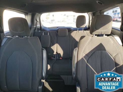 Used 2020 Chrysler Pacifica Touring w/ S Appearance Package image 15