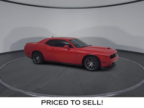 Used 2015 Dodge Challenger SRT RWD image 2