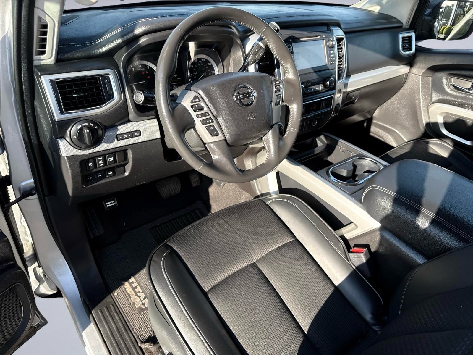 Used 2018 Nissan Titan PRO-4X AWD/4WD image 15