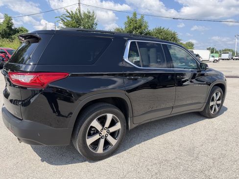 Used 2020 Chevrolet Traverse LT w/ LT Premium Package AWD/4WD image 7