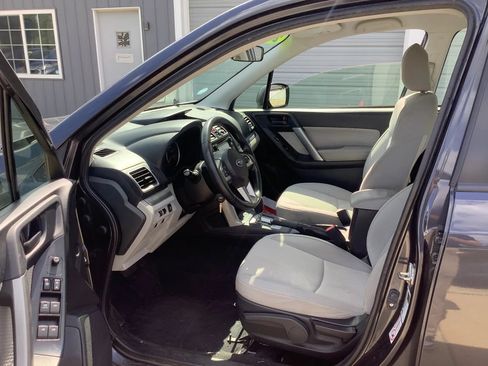 Used 2017 Subaru Forester 2.5i AWD/4WD image 17