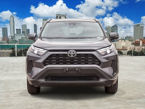 Used 2025 Toyota RAV4 XLE AWD/4WD image 2