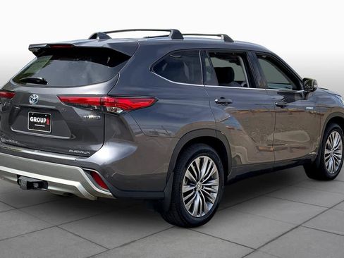 Used 2021 Toyota Highlander Platinum image 12