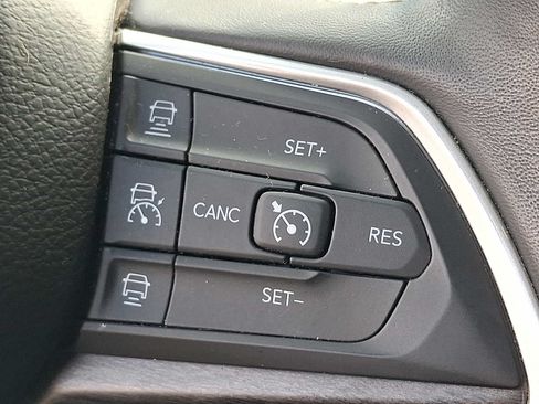 Used 2022 Jeep Grand Cherokee L Limited AWD/4WD image 23