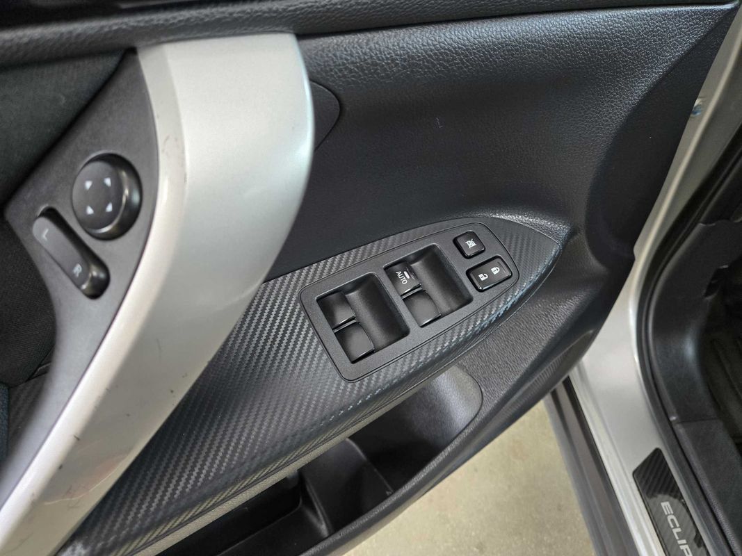Used 2022 Mitsubishi Eclipse Cross ES FWD image 11