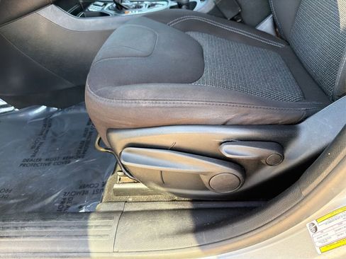 Used 2019 Jeep Cherokee Latitude w/ Popular Appearance Group FWD image 20