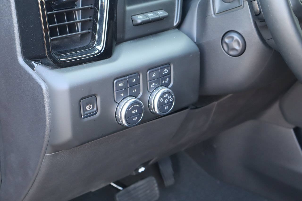 Used 2025 GMC Sierra 1500 AT4 w/ AT4 Premium Package AWD/4WD image 24