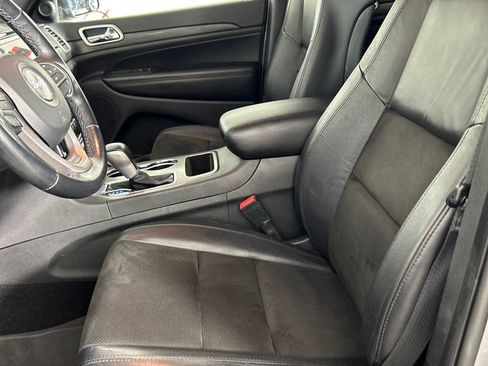 Used 2021 Jeep Grand Cherokee Laredo X AWD/4WD image 12