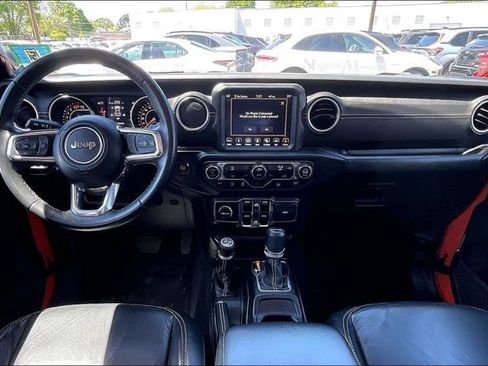Used 2018 Jeep Wrangler Unlimited Sahara AWD/4WD image 15