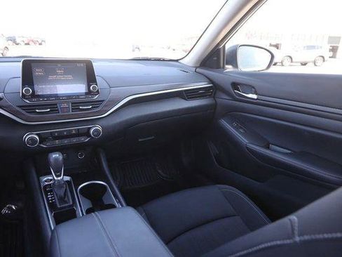 Used 2024 Nissan Altima 2.5 SV image 25