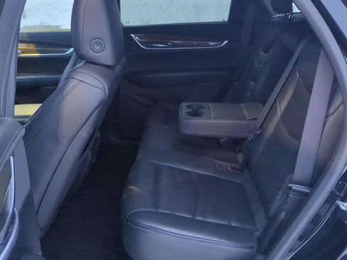 Used 2017 Cadillac XT5 Platinum image 18