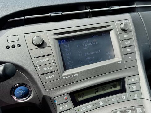 Used 2014 Toyota Prius Three w/ Solar Roof Package image 25