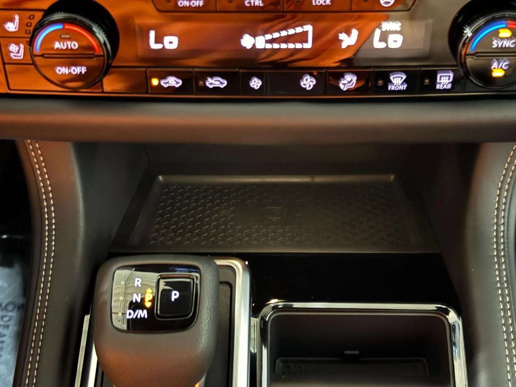 Used 2025 Nissan Pathfinder Platinum AWD/4WD image 18
