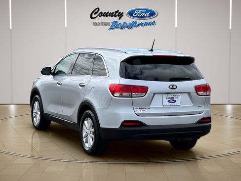 Used 2017 Kia Sorento FWD image 13