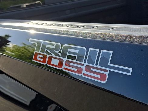 Used 2024 Chevrolet Silverado 1500 LT Trail Boss w/ LT Trail Boss Premium Package AWD/4WD image 37