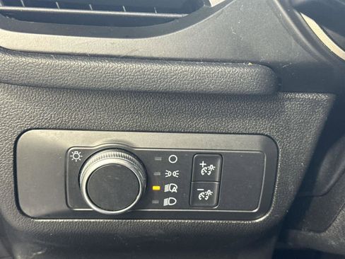 Used 2020 Ford Escape SE image 24