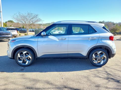 Used 2021 Hyundai Venue SEL image 21