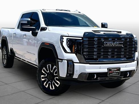 Used 2024 GMC Sierra 2500 Denali Ultimate AWD/4WD image 3
