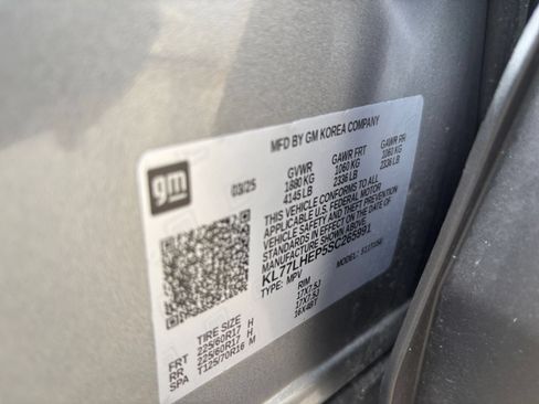 Used 2025 Chevrolet Trax LT FWD image 24