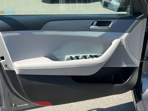 Used 2018 Hyundai Sonata SE FWD image 11