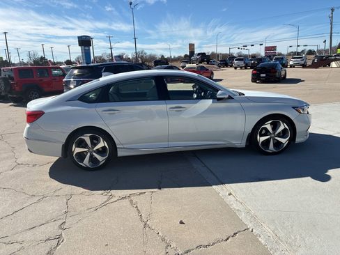 Used 2020 Honda Accord Touring image 7