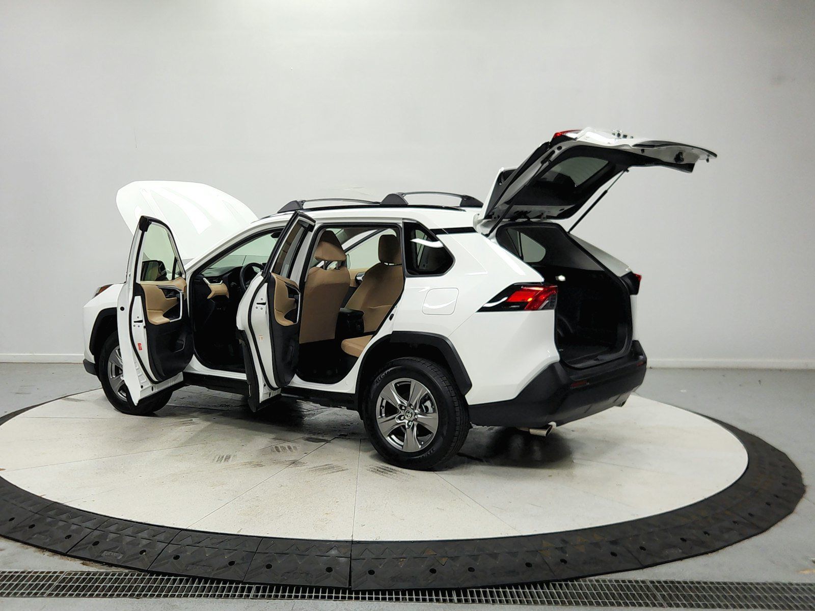 Used 2023 Toyota RAV4 LE AWD/4WD image 14