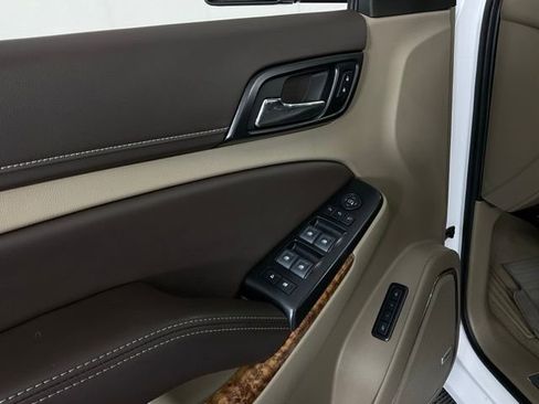Used 2020 Chevrolet Suburban Premier AWD/4WD image 32