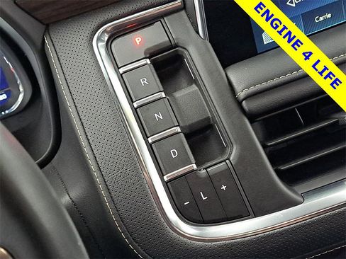 Used 2024 Chevrolet Suburban Premier image 17