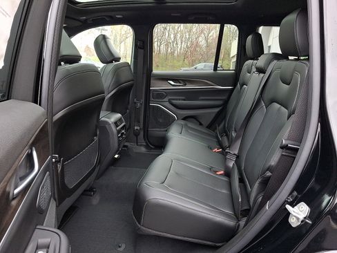 New 2026 Jeep Grand Cherokee Limited w/ Luxury Tech Group II AWD/4WD image 6