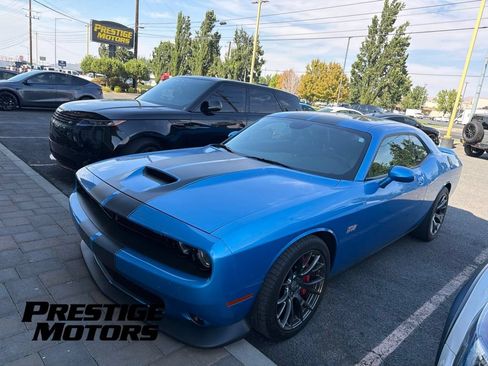 Used 2016 Dodge Challenger SRT RWD image 2