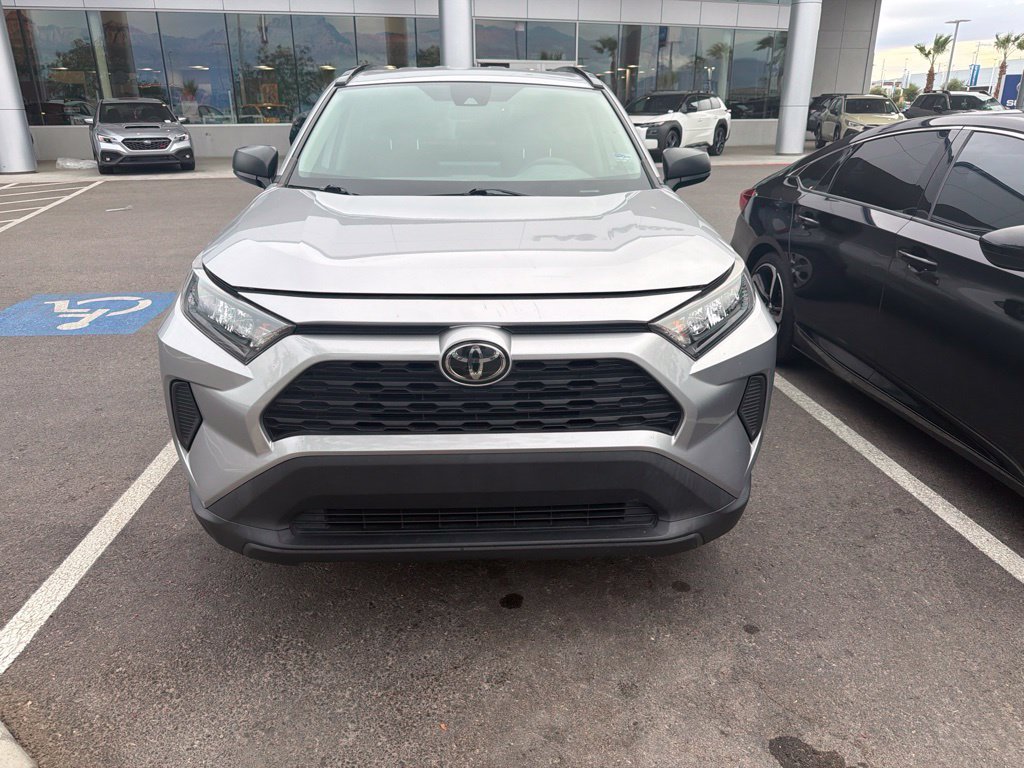 Used 2019 Toyota RAV4 LE w/ Carpet Mat Package FWD image 4